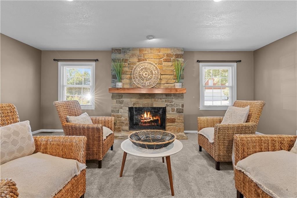 Photo 9 of 72 - 1525 NE Ozark Drive