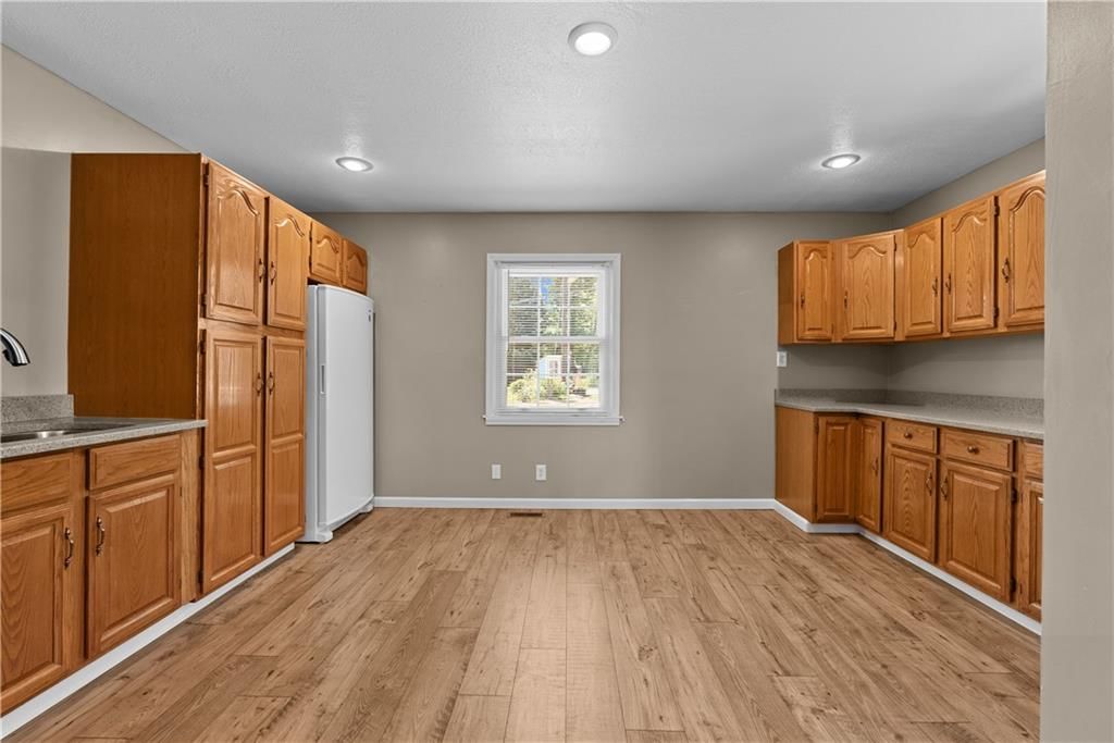 Photo 32 of 72 - 1525 NE Ozark Drive