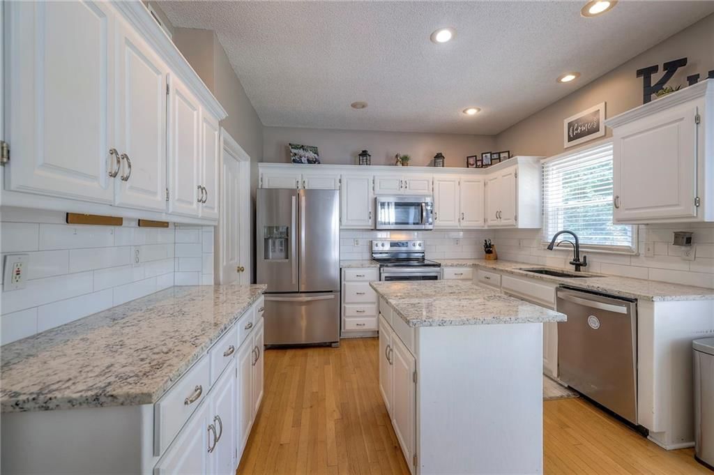 Photo 5 of 38 - 16727 W 156th Street