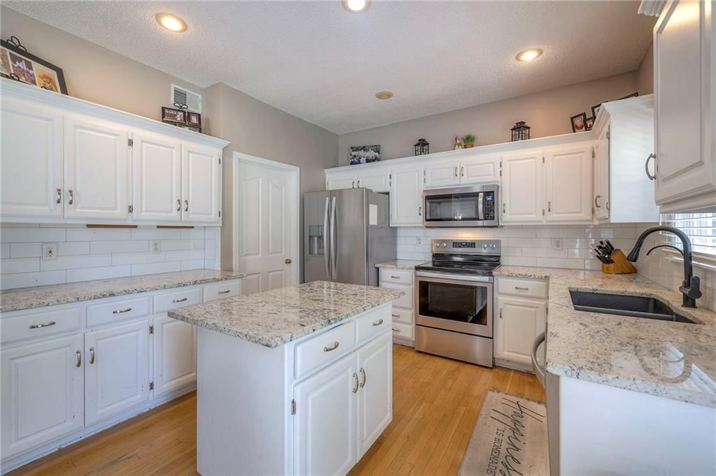 Photo 6 of 38 - 16727 W 156th Street