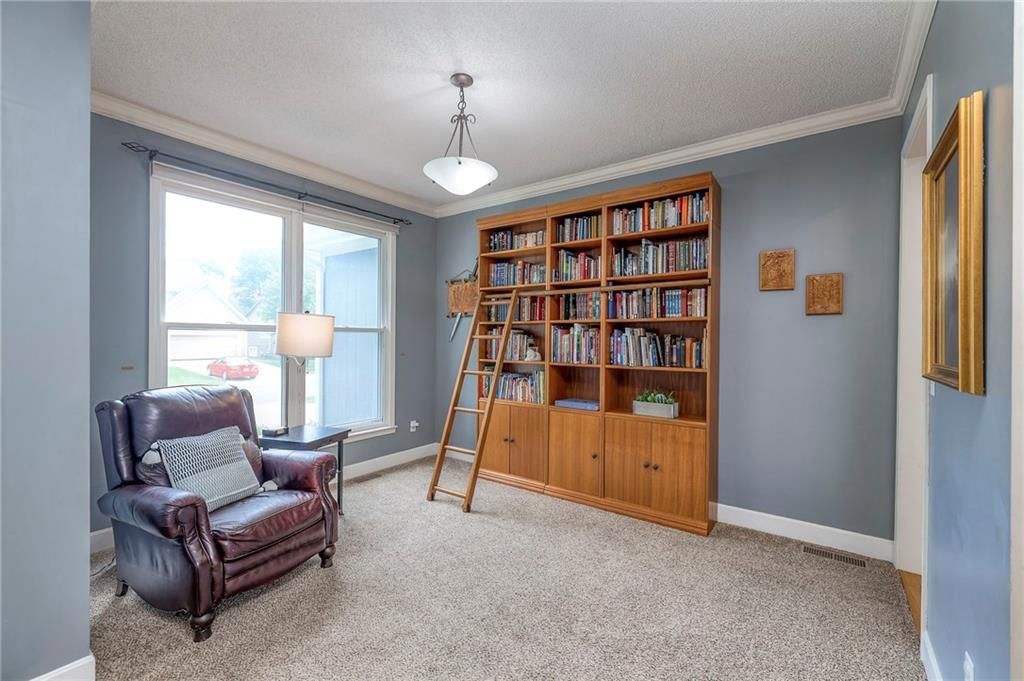 Photo 10 of 38 - 16727 W 156th Street