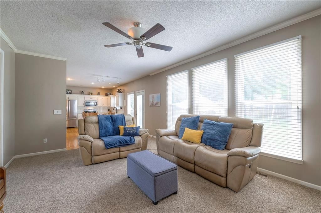 Photo 15 of 38 - 16727 W 156th Street