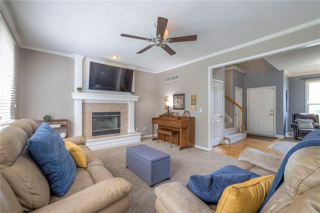Photo 16 of 38 - 16727 W 156th Street