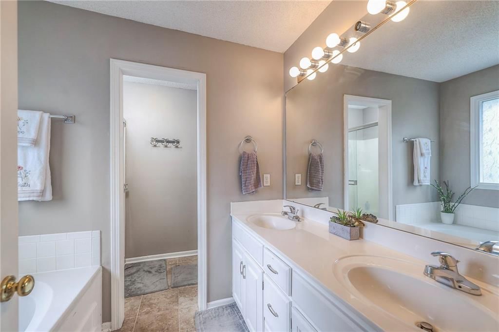 Photo 19 of 38 - 16727 W 156th Street