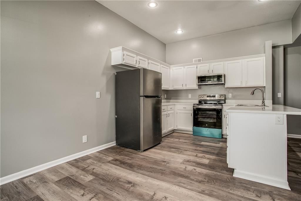 8531 Vassar Avenue — photo 3