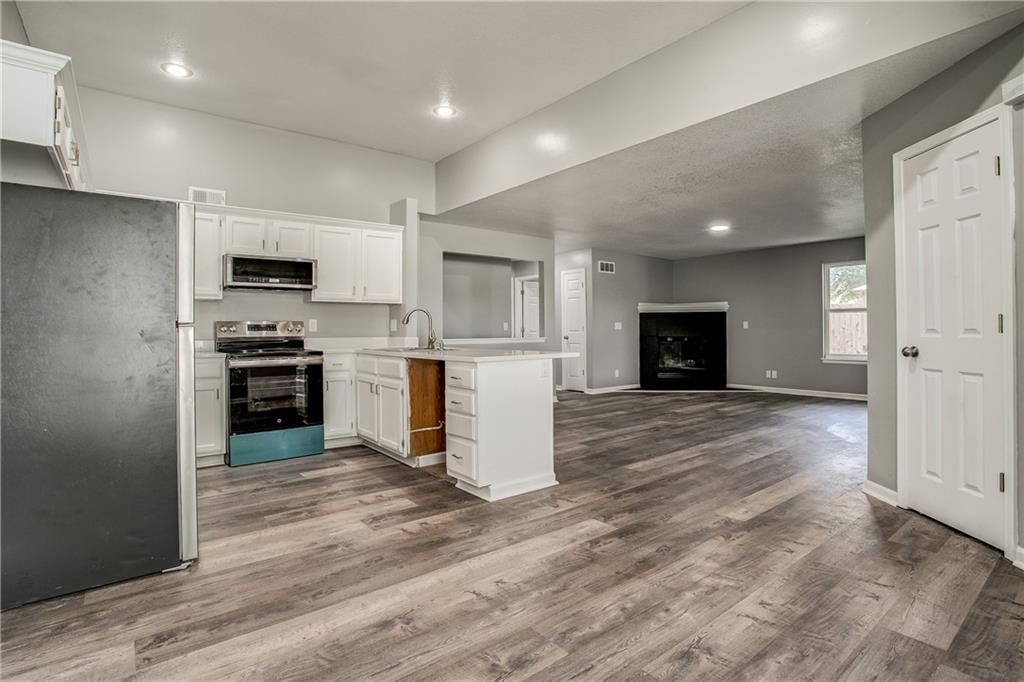 8531 Vassar Avenue — photo 4