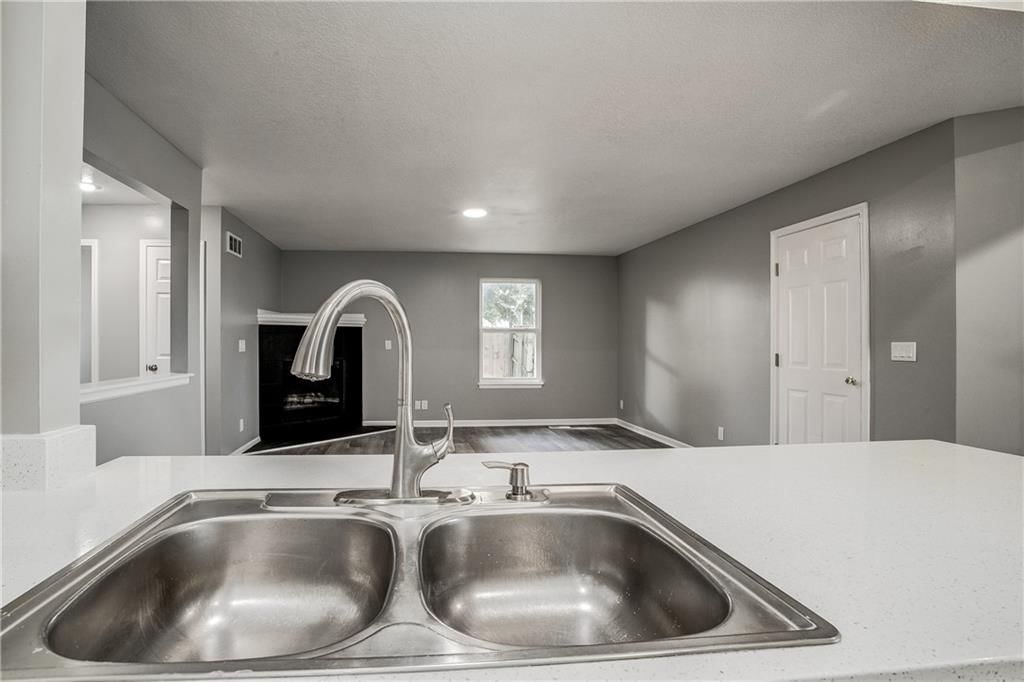 8531 Vassar Avenue — photo 6