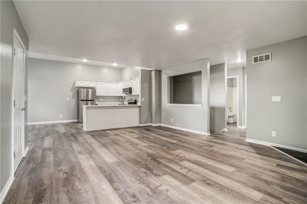 8531 Vassar Avenue — photo 9