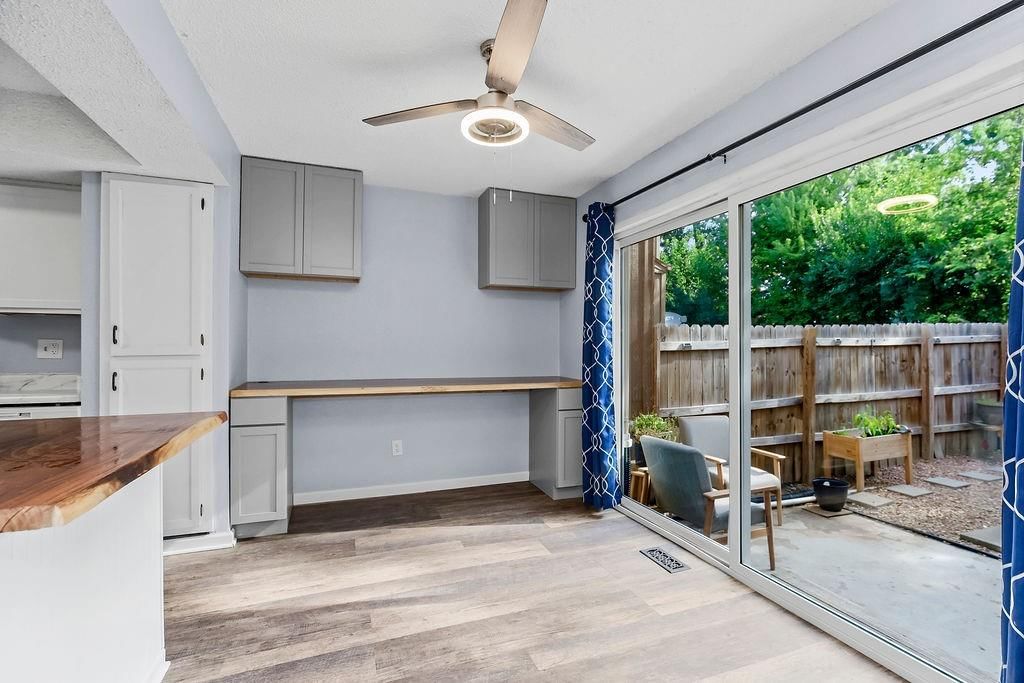 Photo 9 of 35 - 570 NW Valleybrook Road