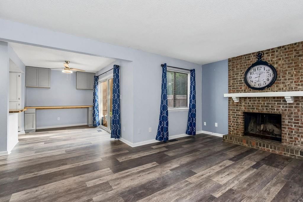 Photo 12 of 35 - 570 NW Valleybrook Road