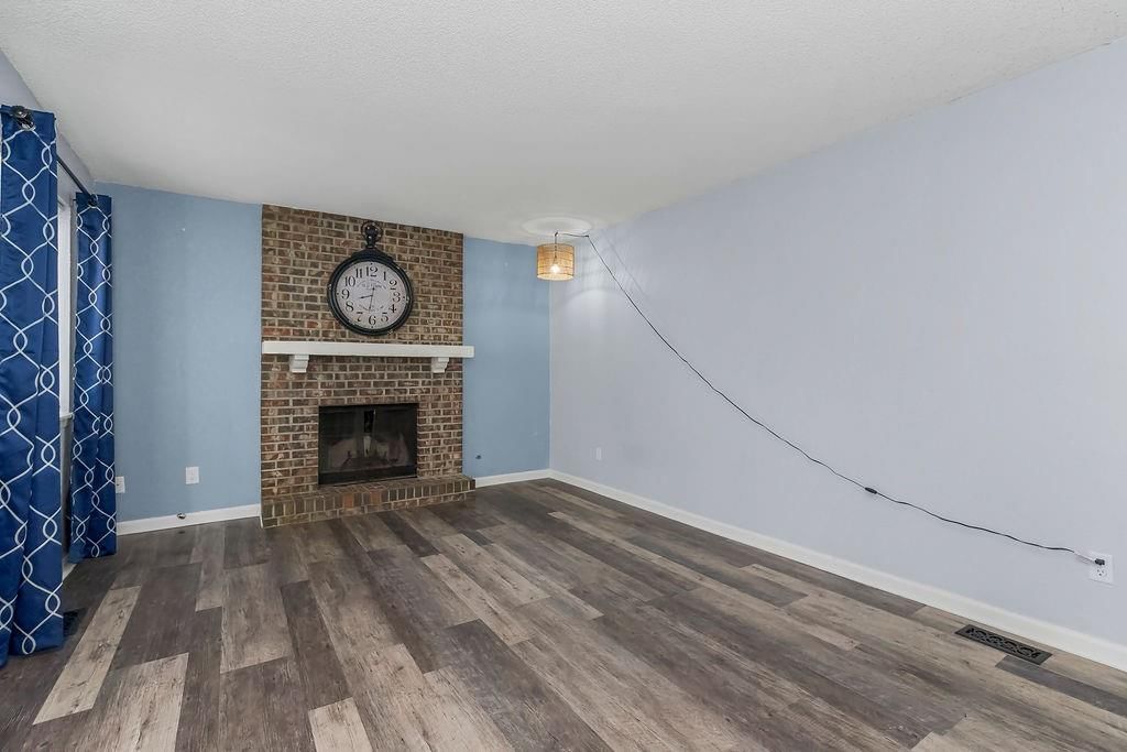 Photo 13 of 35 - 570 NW Valleybrook Road