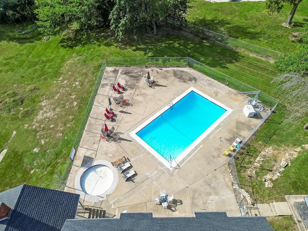 Photo 34 of 35 - 570 NW Valleybrook Road