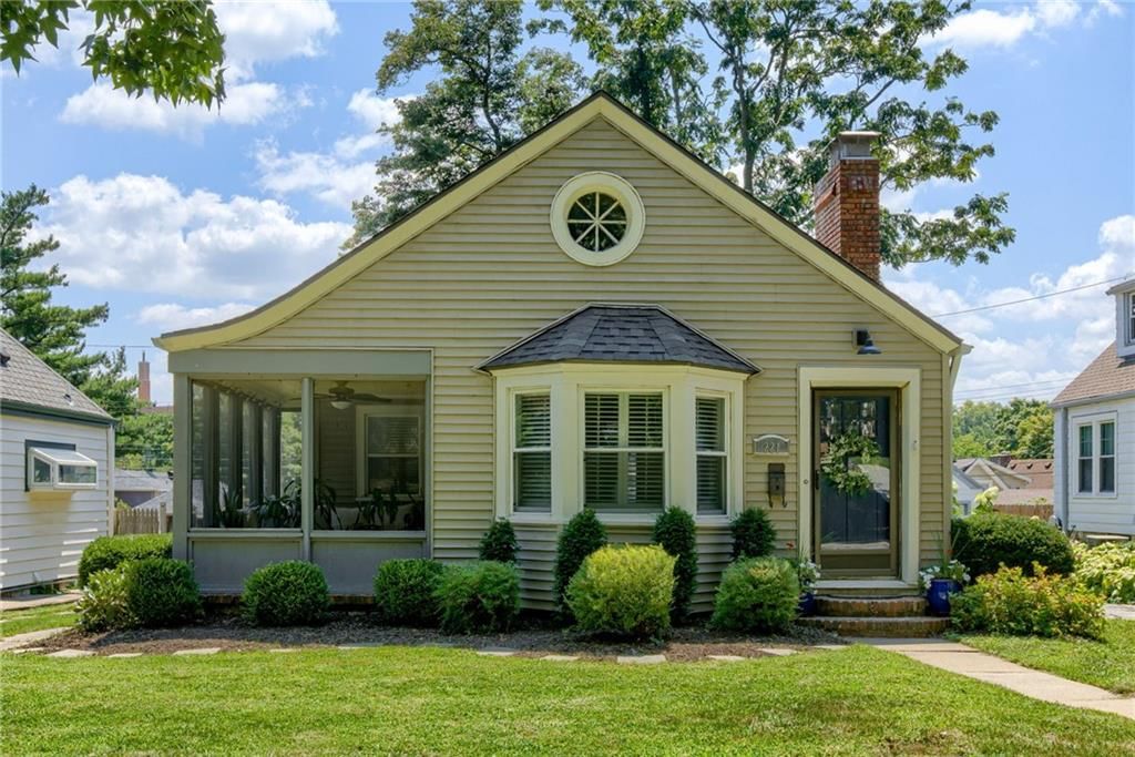 Photo 1 of 25 - 221 E Winthrope Road