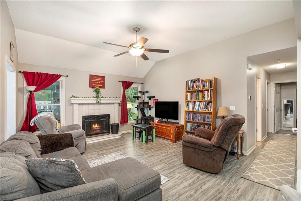 Photo 5 of 30 - 14908 Stonewood Drive