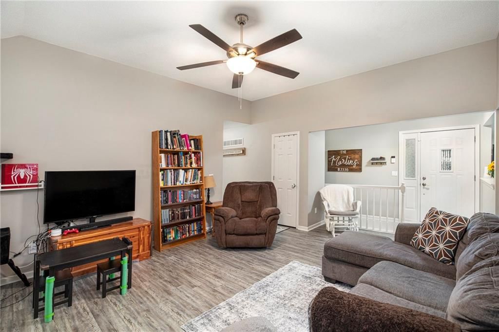 Photo 9 of 30 - 14908 Stonewood Drive