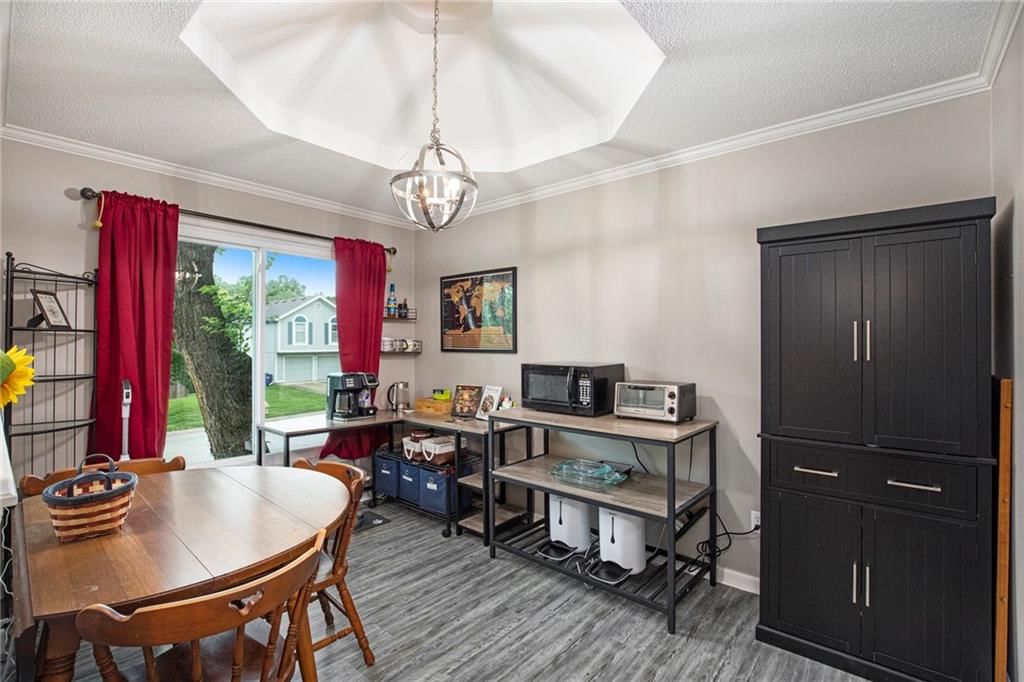 Photo 10 of 30 - 14908 Stonewood Drive