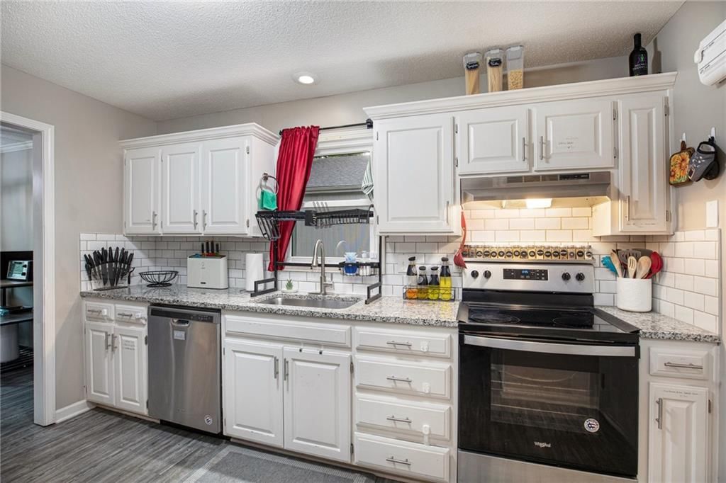 Photo 14 of 30 - 14908 Stonewood Drive