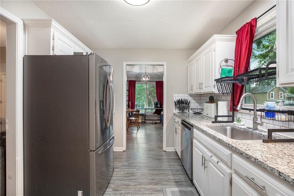 Photo 15 of 30 - 14908 Stonewood Drive