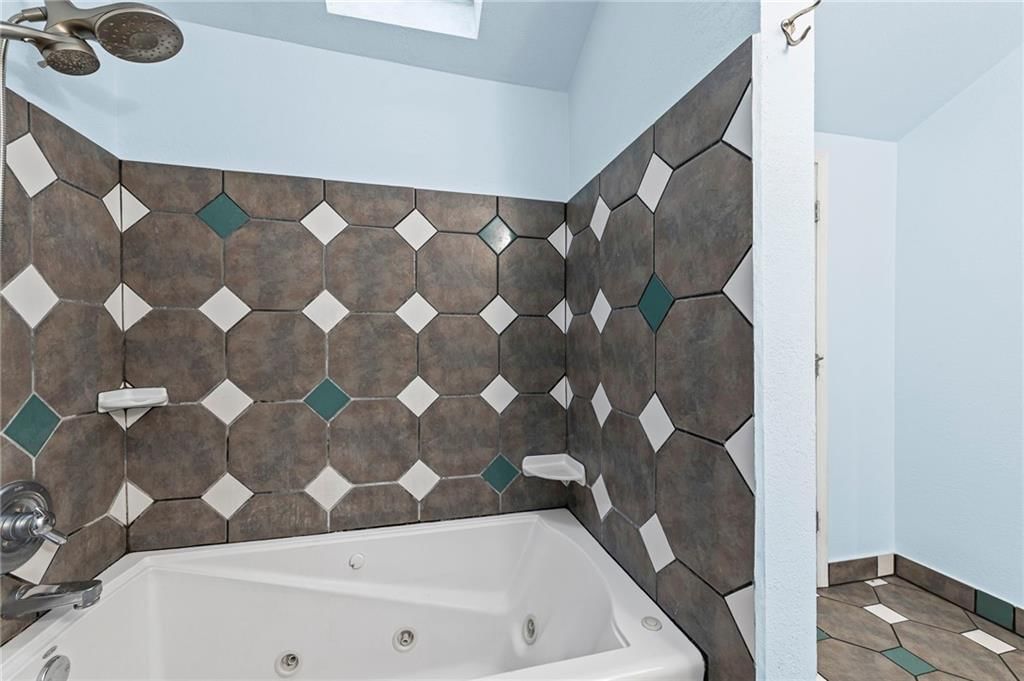 5407 Halsey Street — photo 23