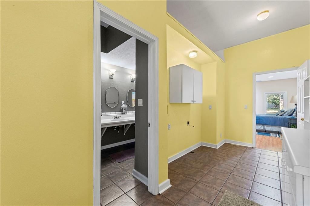 5407 Halsey Street — photo 32
