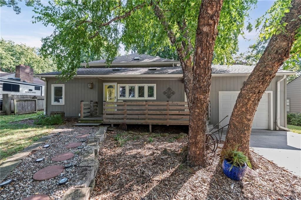 5407 Halsey Street — photo 45