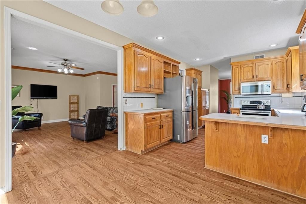 Photo 12 of 41 - 8957 W 125th Terrace