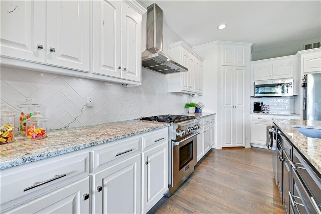 Photo 6 of 35 - 14744 Fairway Street