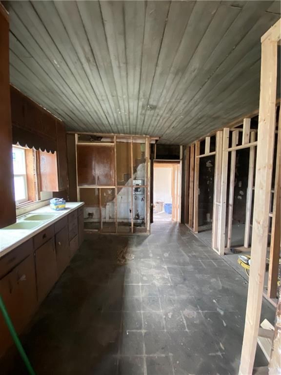 Photo 9 of 11 - 623 W 26th Street