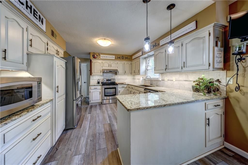 Photo 5 of 25 - 14702 W 65th Terrace