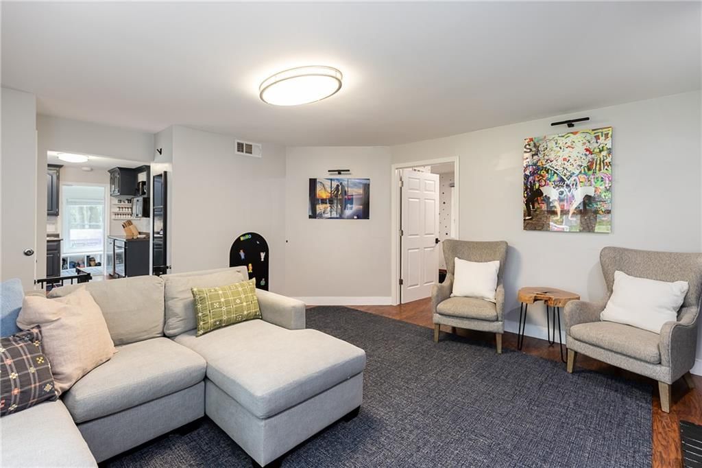 Photo 5 of 41 - 7632 Reinhardt Drive