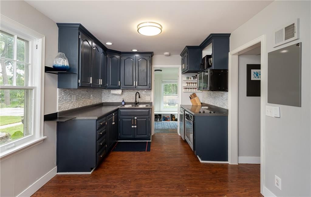 Photo 6 of 41 - 7632 Reinhardt Drive