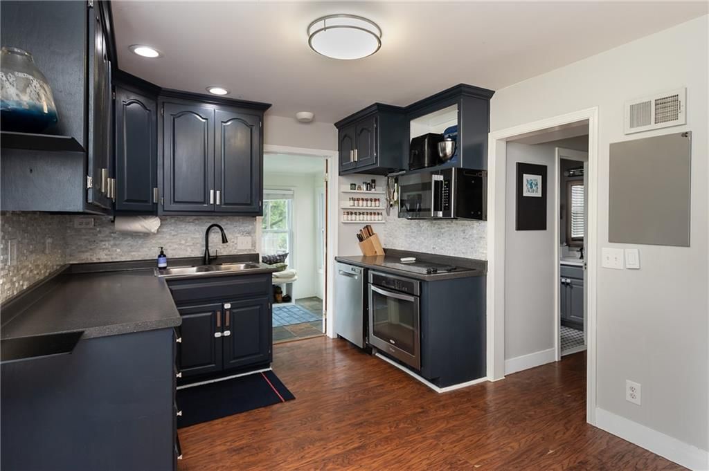 Photo 9 of 41 - 7632 Reinhardt Drive