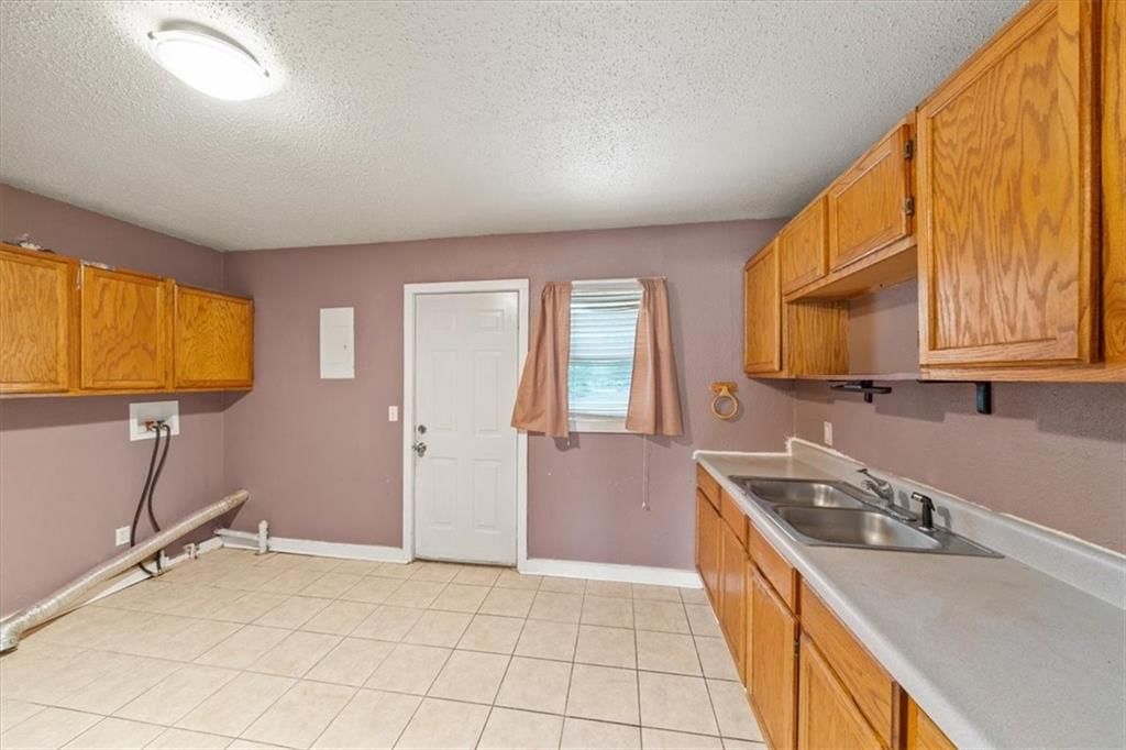 Photo 5 of 17 - 4534 Maggie Lane