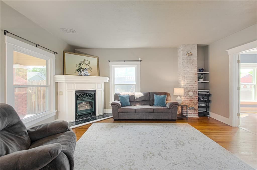 Photo 5 of 36 - 206 N Jefferson Street