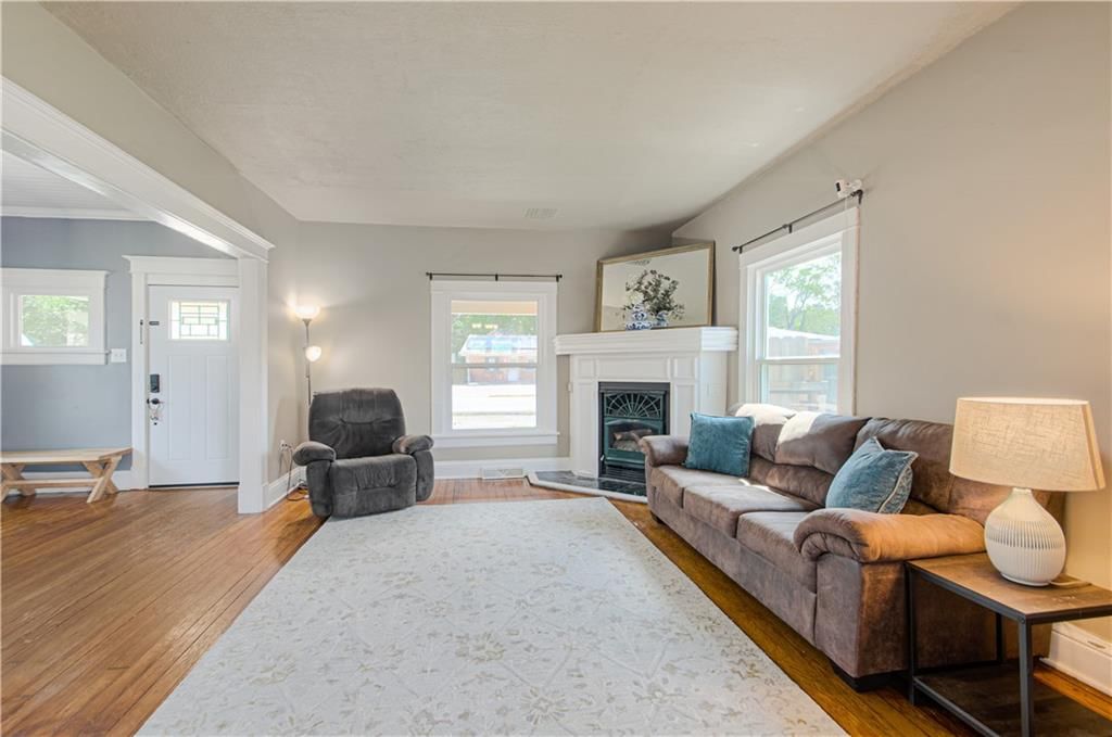 Photo 6 of 36 - 206 N Jefferson Street