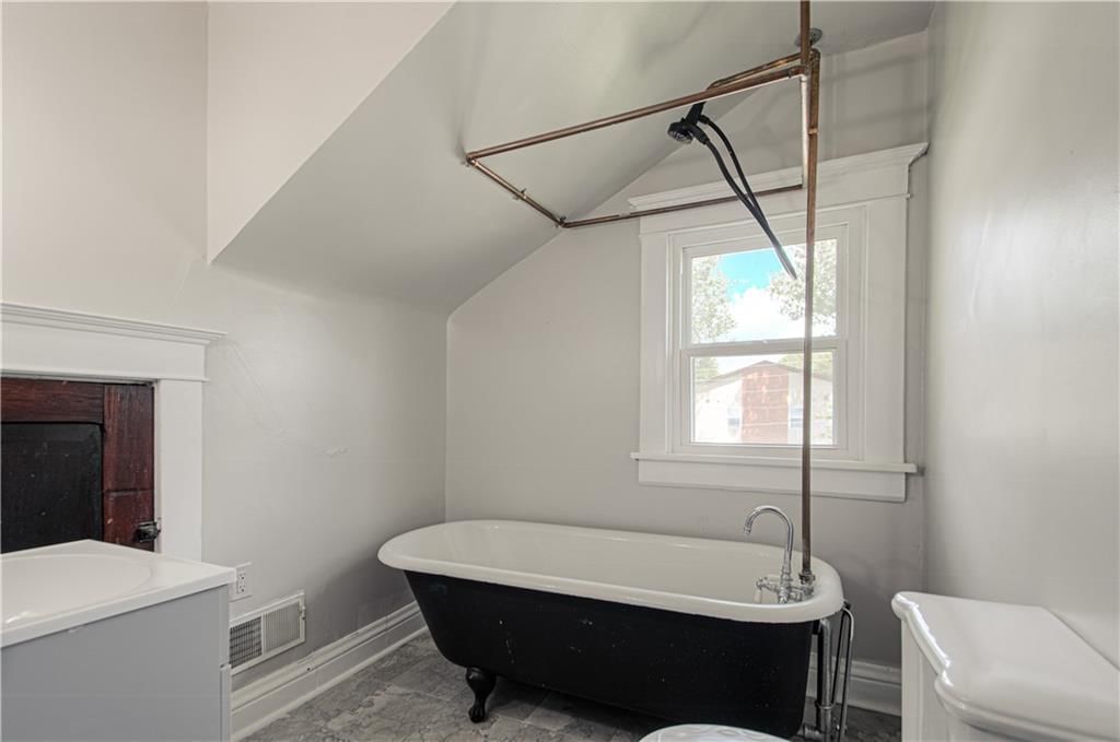 Photo 21 of 36 - 206 N Jefferson Street