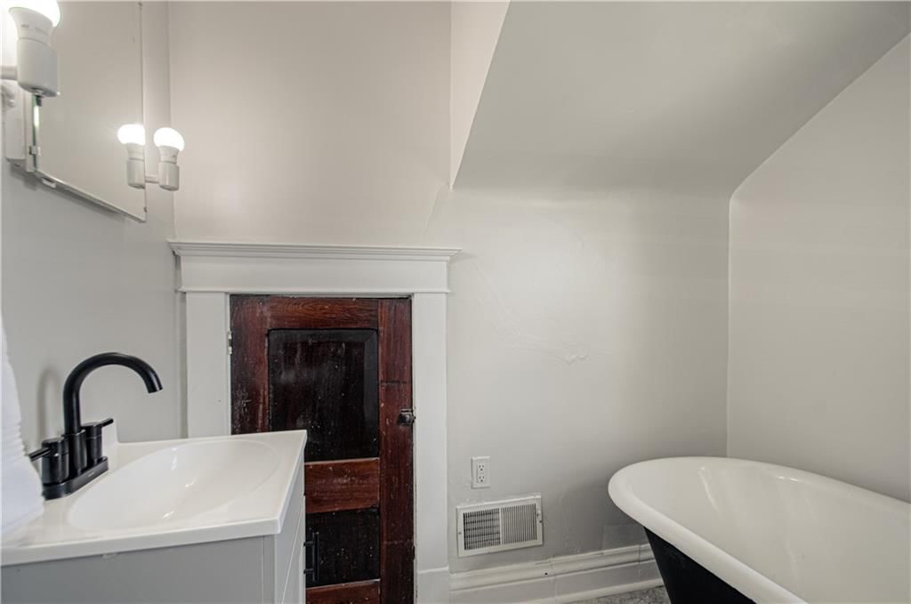 Photo 22 of 36 - 206 N Jefferson Street