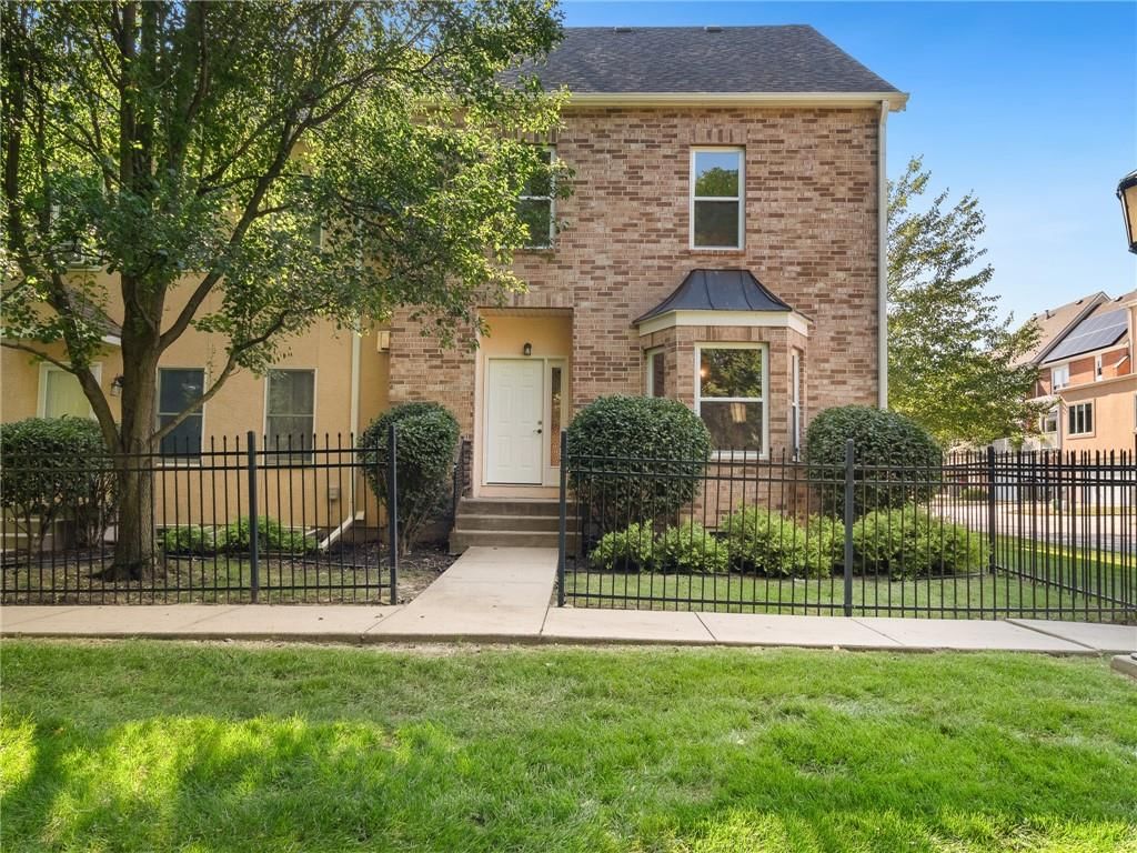 9755 N Lucerne Avenue — photo 2