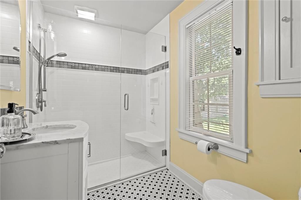 Photo 22 of 41 - 6844 Edgevale Road