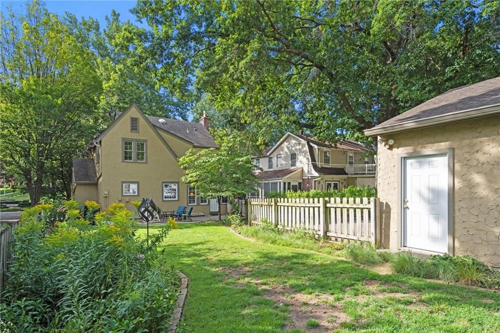 Photo 31 of 41 - 6844 Edgevale Road