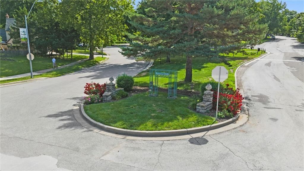 Photo 37 of 41 - 6844 Edgevale Road