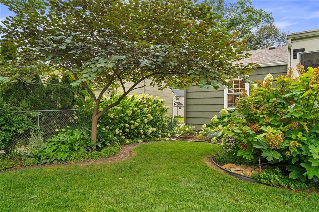 Photo 44 of 53 - 5002 W 72nd Terrace