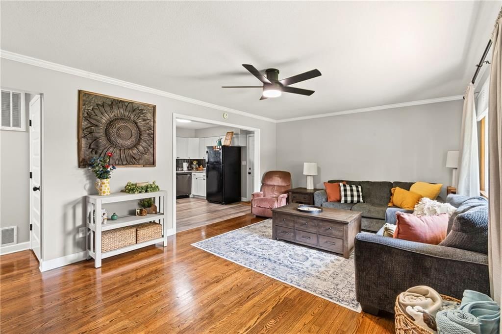 Photo 6 of 27 - 709 E Prospect Street