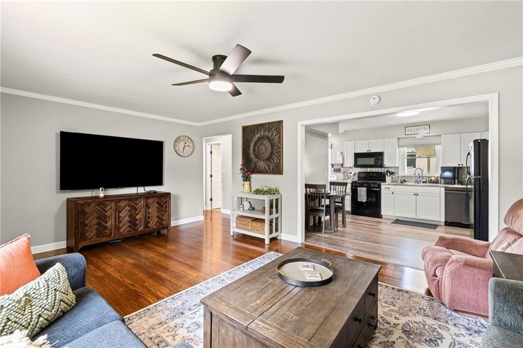 Photo 8 of 27 - 709 E Prospect Street