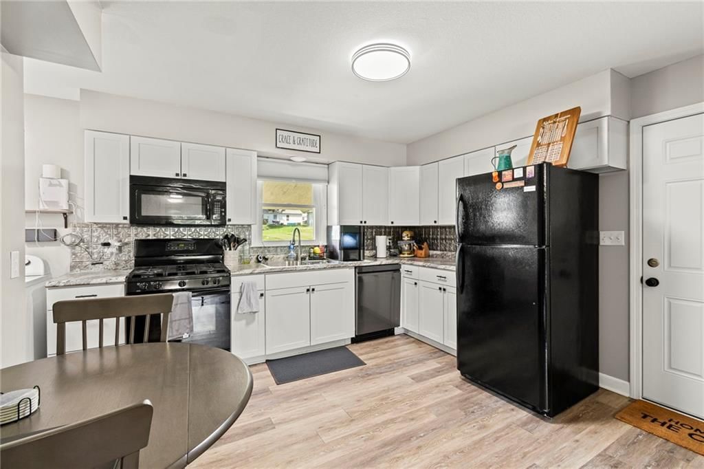 Photo 10 of 27 - 709 E Prospect Street