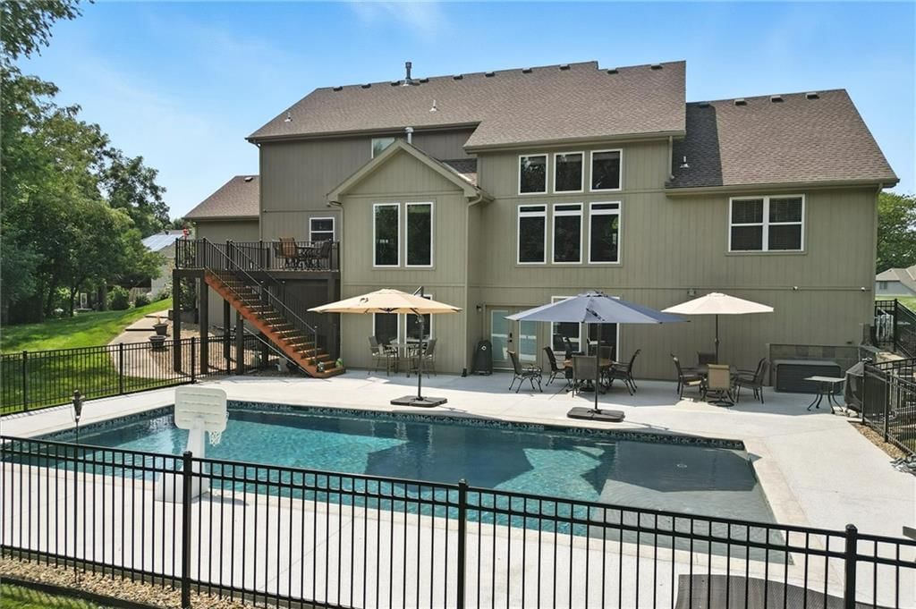Photo 9 of 68 - 1789 Red Oak Court