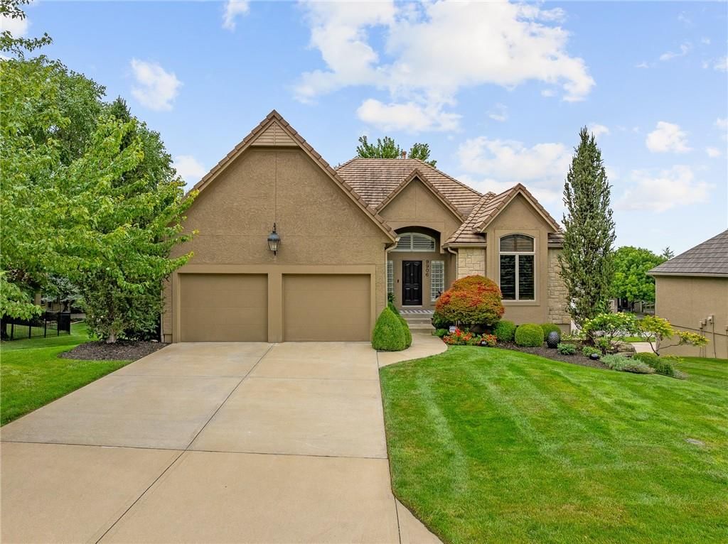 9906 Fountain Circle, Lenexa, KS