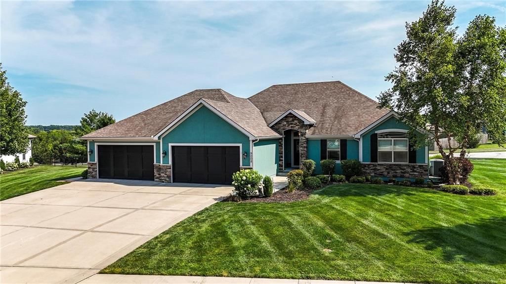 9208 SW WHISPY Way, Lee's Summit, MO