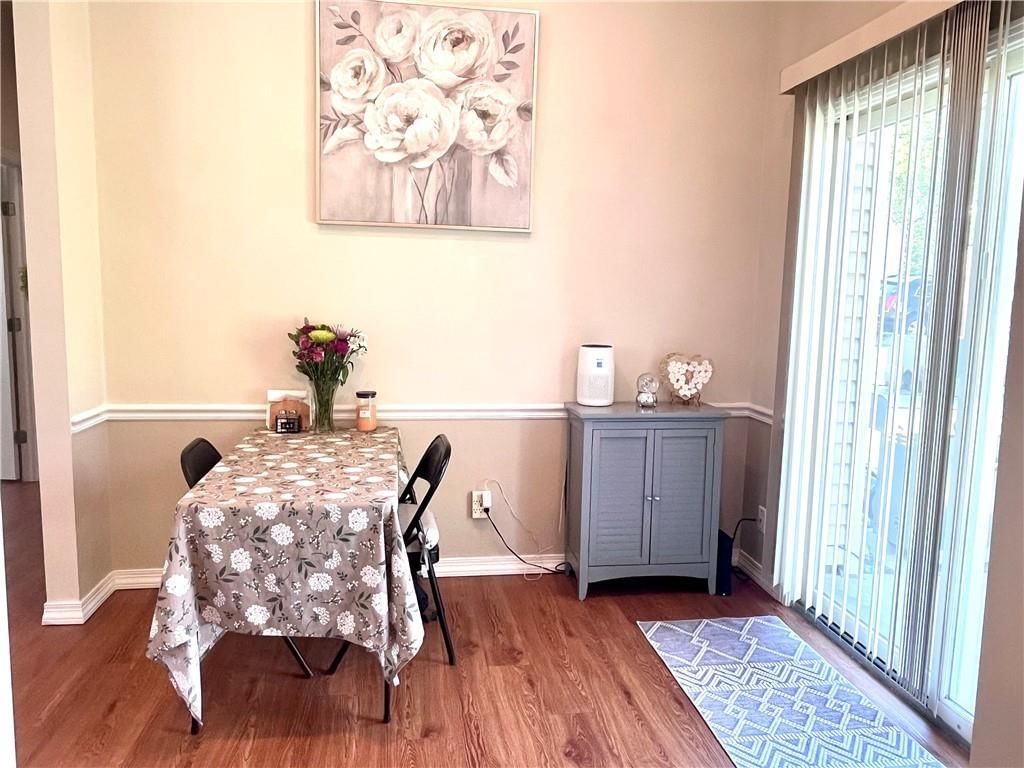 428 W Sycamore Street — photo 10
