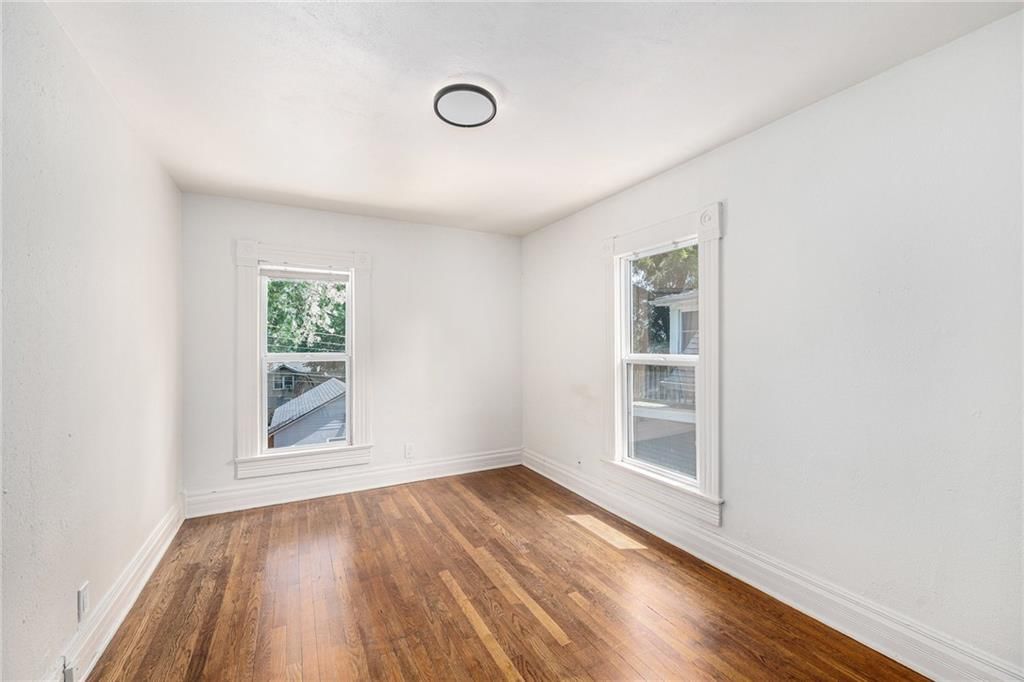 Photo 8 of 17 - 4237 Genessee Street